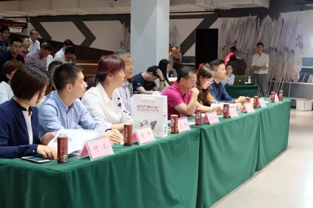 /></p><p>金雞湖端午龍舟賽作為一項(xiàng)親民、聚民、樂民的群眾體育活動，自2010年以來已連辦7年，已成為蘇州工業(yè)園區(qū)和蘇州市最具有代表性的節(jié)慶品牌之一。</p><p style=